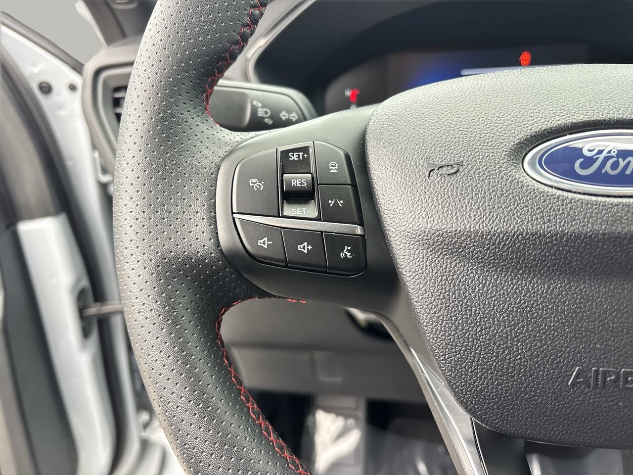 Certified 2025 Ford Escape ST-Line w/ Tech Pack #1 image 27