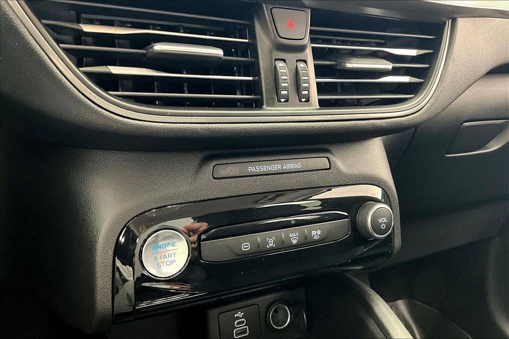 Certified 2025 Ford Escape SE image 31