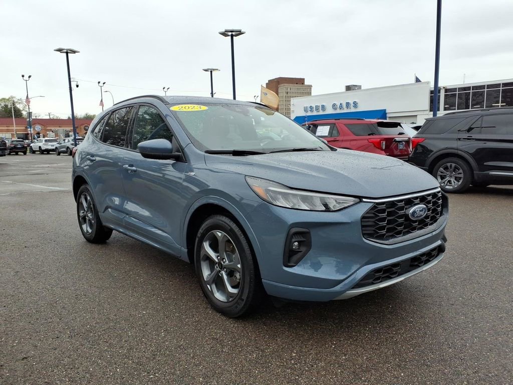 Certified 2023 Ford Escape ST-Line Select w/ Tech Pack #1 AWD/4WD image 3