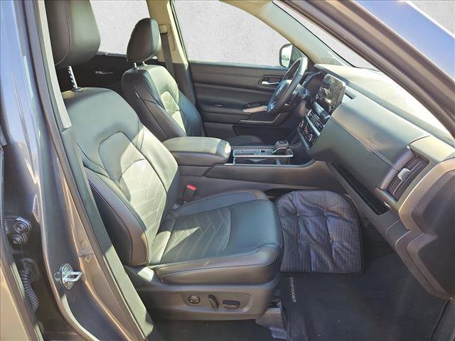 Used 2023 Nissan Pathfinder Platinum image 13