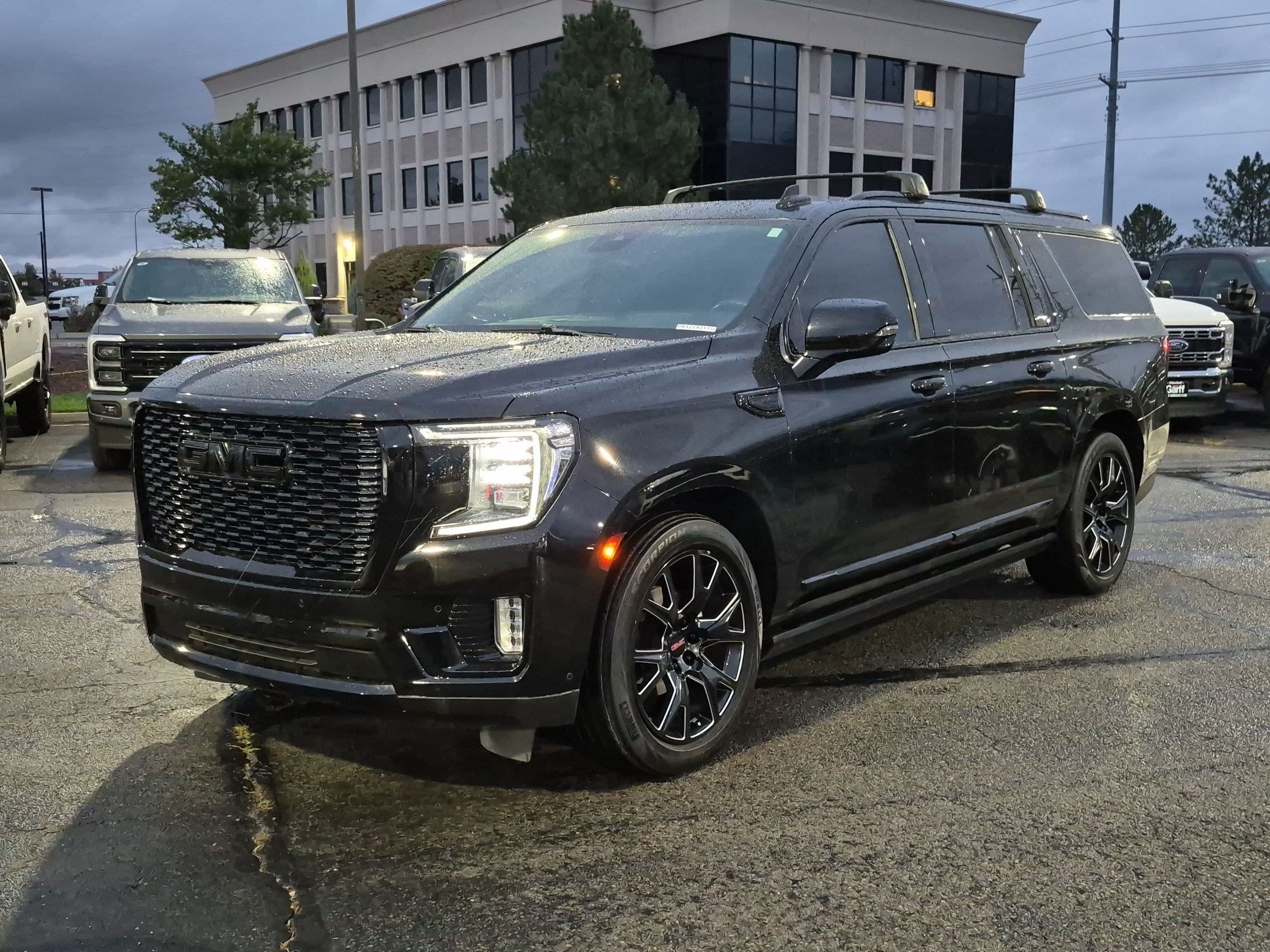 Used 2023 GMC Yukon XL Denali w/ Denali Reserve Package AWD/4WD image 11