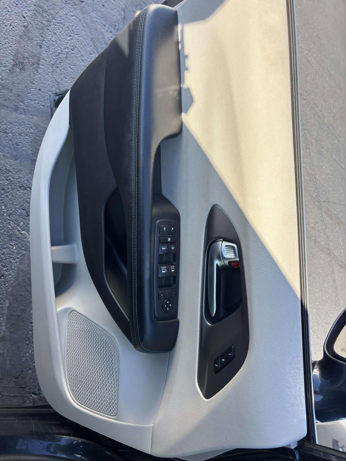 Used 2021 Chrysler Pacifica Touring-L image 13