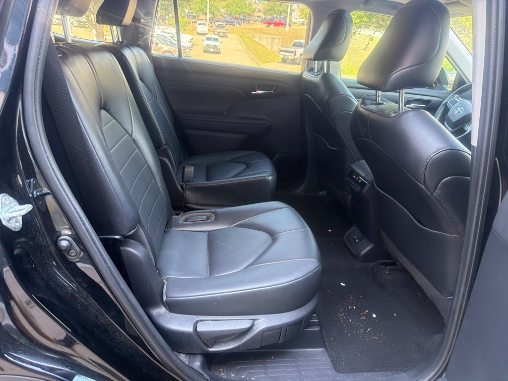 Used 2022 Toyota Highlander XLE FWD image 10