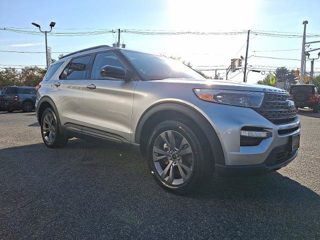 Certified 2022 Ford Explorer XLT w/ Equipment Group 202A AWD/4WD image 3