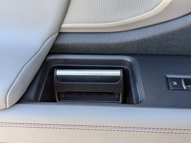 Certified 2025 Ford Expedition Active image 29