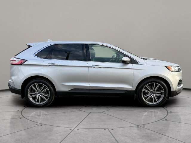Certified 2019 Ford Edge Titanium w/ Cold Weather Package AWD/4WD image 12