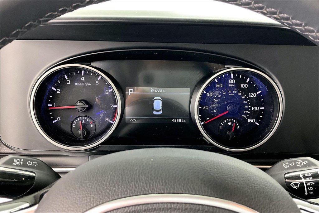 Used 2023 Kia Carnival LX FWD image 20