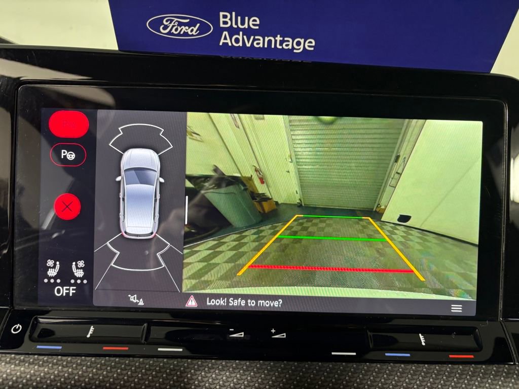 Used 2022 Volkswagen Golf R image 18