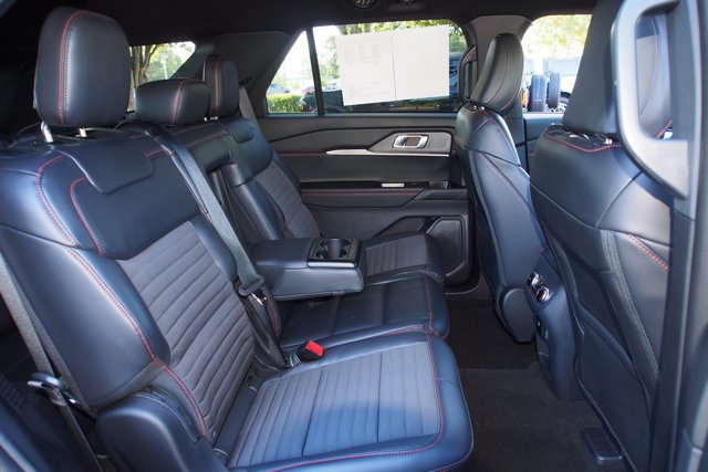 Certified 2025 Ford Explorer ST-Line w/ Premium Package AWD/4WD image 13