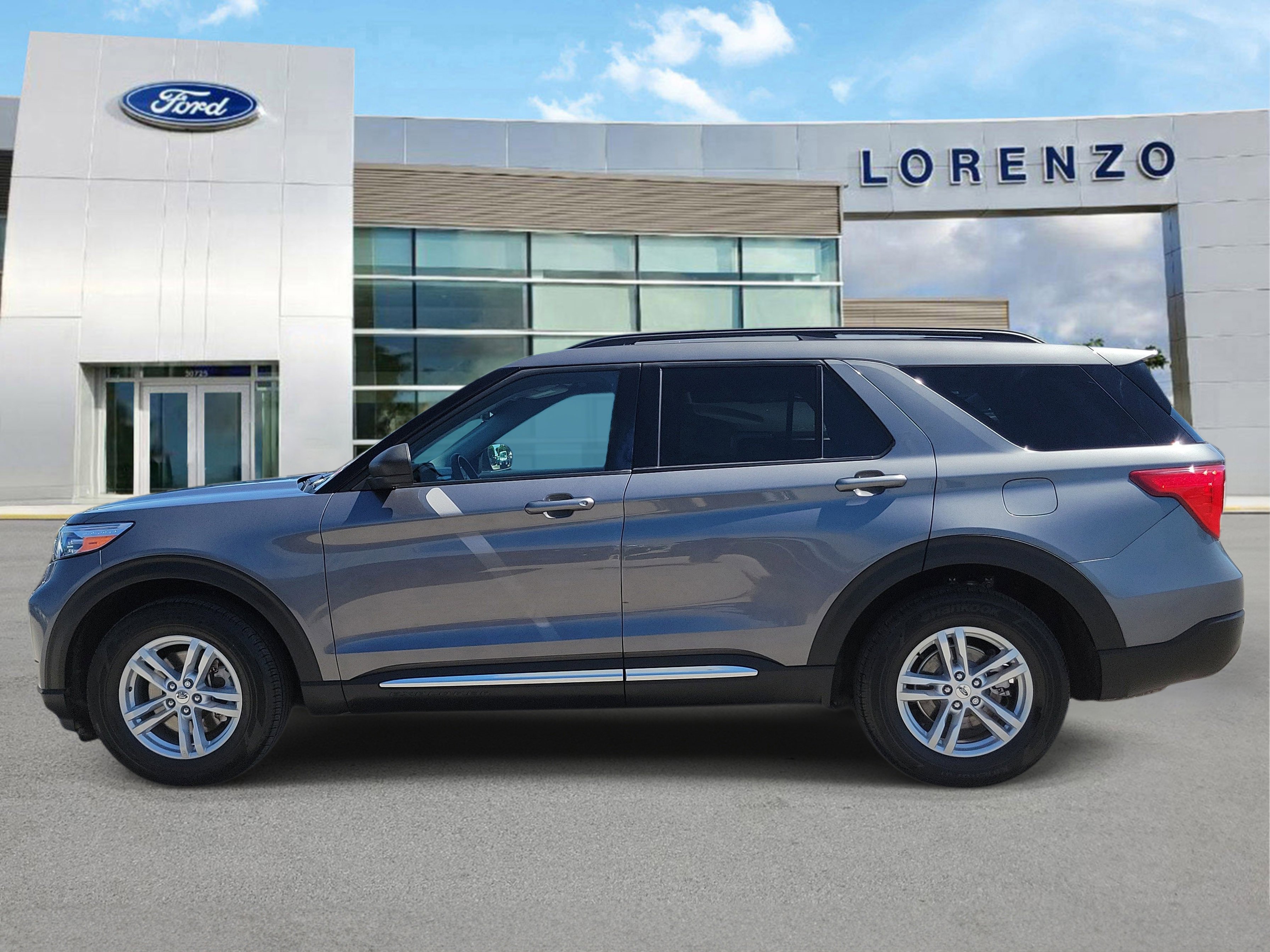 Certified 2024 Ford Explorer XLT w/ Equipment Group 202A RWD image 8