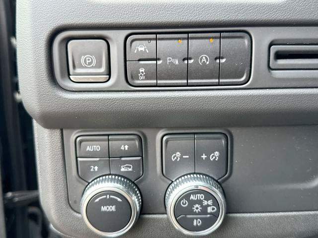 Used 2023 GMC Yukon SLT AWD/4WD image 17
