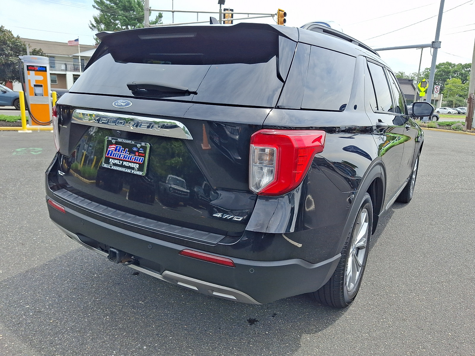 Certified 2023 Ford Explorer XLT w/ Equipment Group 202A AWD/4WD image 10