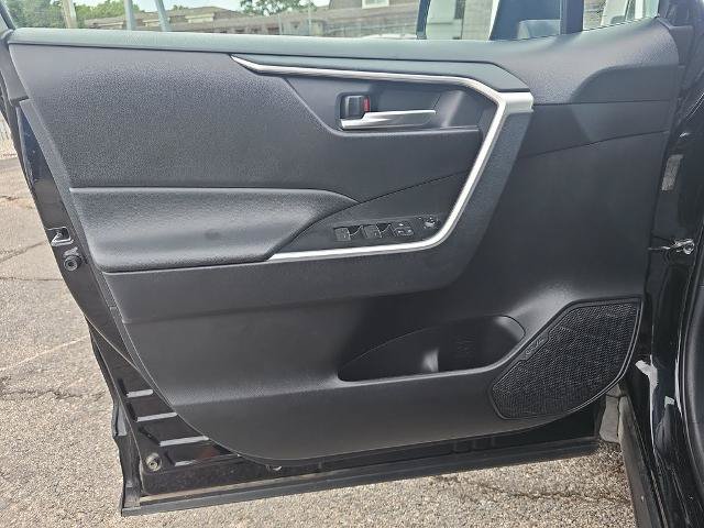 Used 2025 Toyota RAV4 XLE FWD image 25