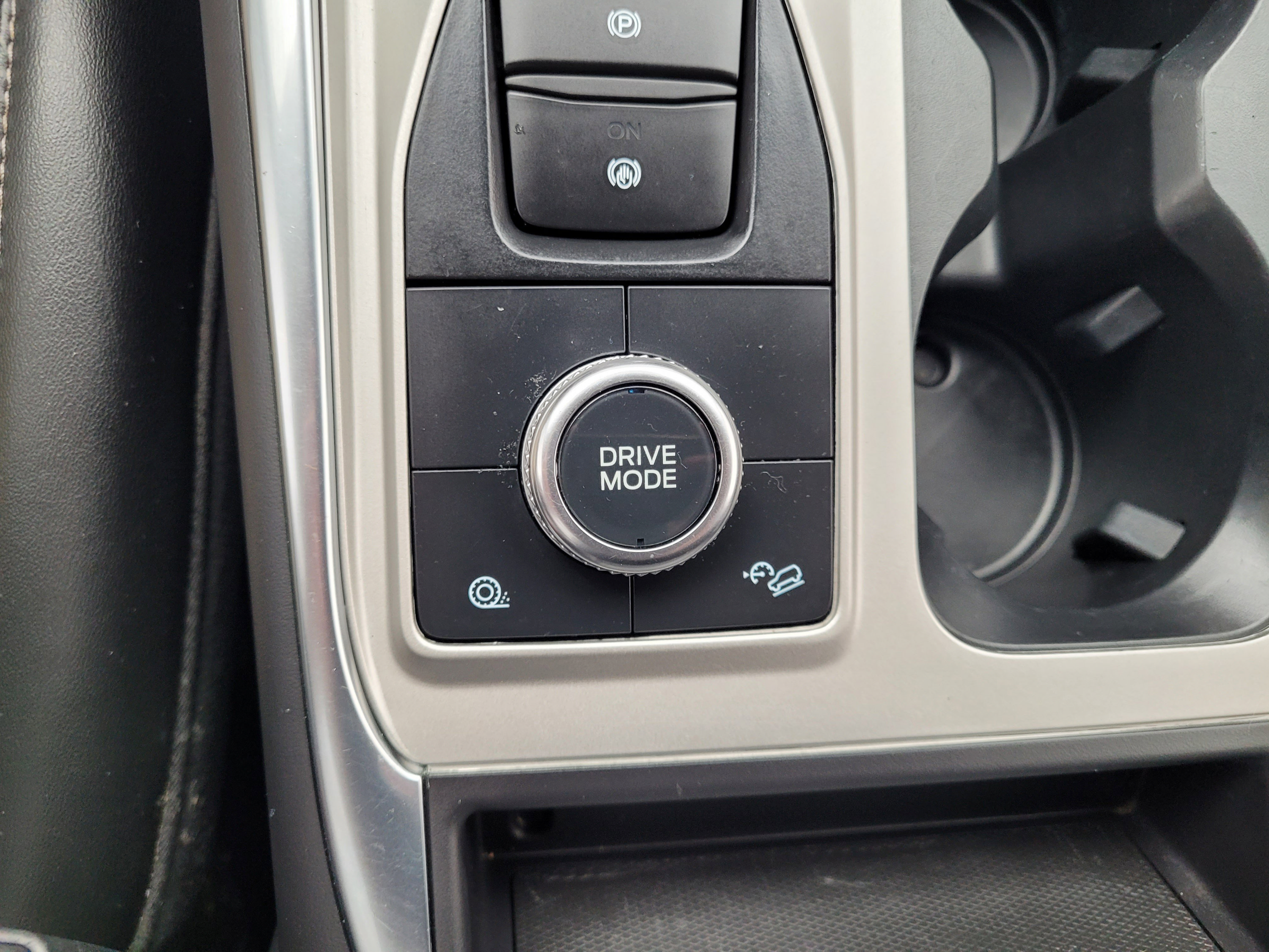 Certified 2023 Ford Explorer XLT w/ Equipment Group 202A AWD/4WD image 24
