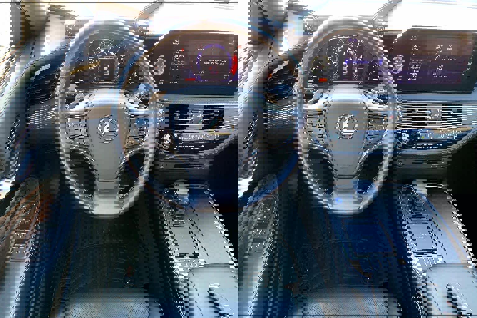 Used 2021 Lexus LS 500 w/ Accessory Package (Z2) image 5