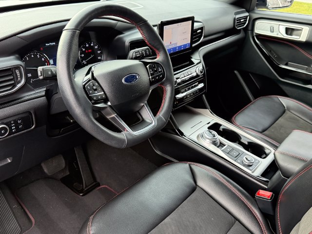Certified 2024 Ford Explorer ST-Line w/ Class IV Trailer Tow Package AWD/4WD image 17