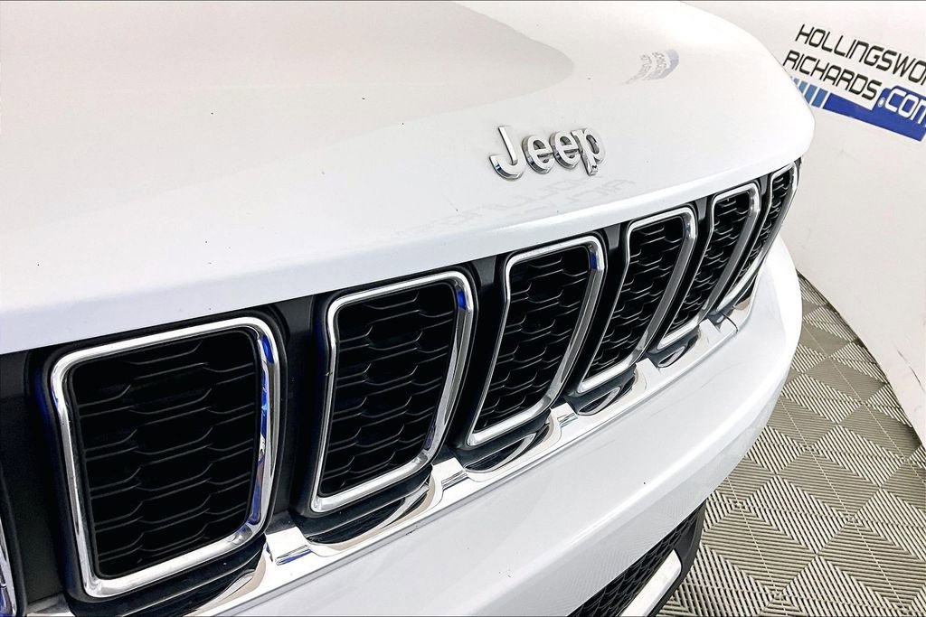 Used 2023 Jeep Grand Cherokee Laredo X image 23