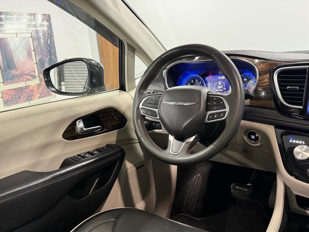 Used 2022 Chrysler Pacifica Limited image 11