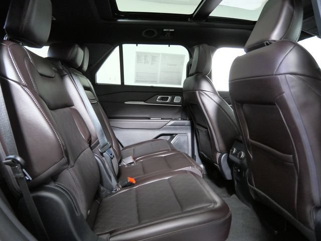 Certified 2025 Ford Explorer Platinum AWD/4WD image 9