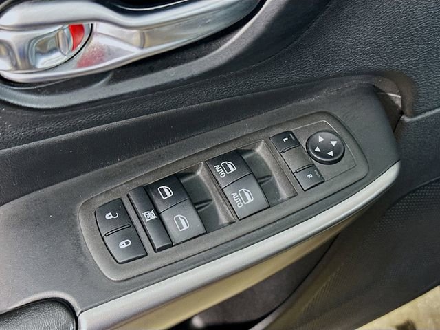 Used 2021 Jeep Cherokee Latitude Lux w/ Comfort/Convenience Group image 19