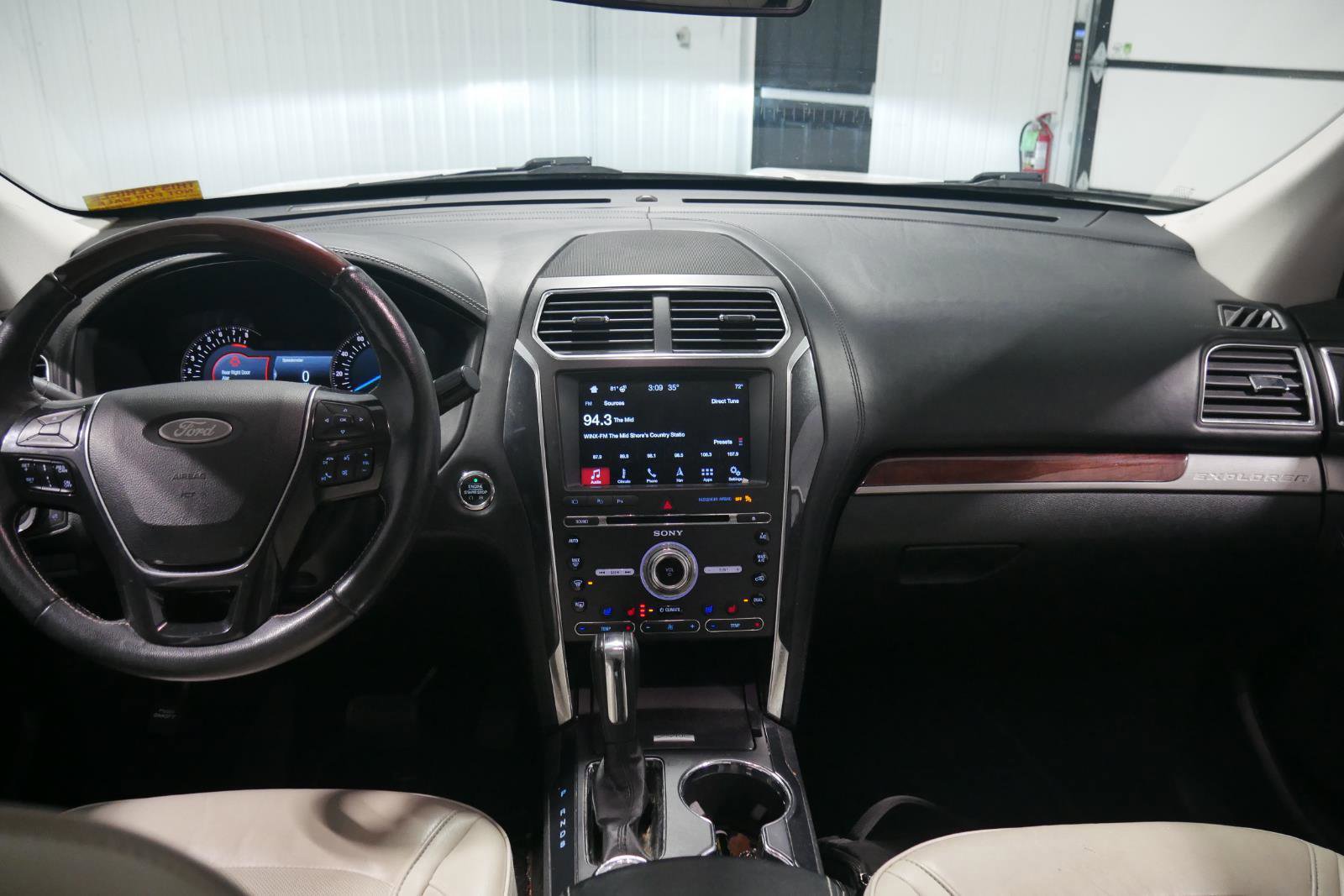 Certified 2018 Ford Explorer Platinum image 20