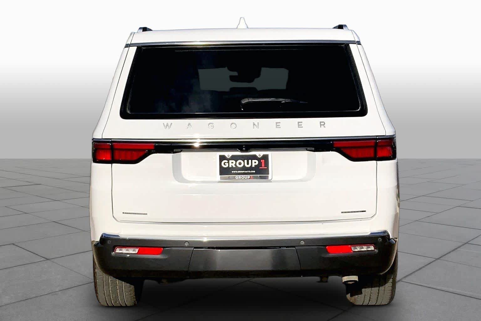Used 2022 Jeep Wagoneer Series I w/ Premium Group I AWD/4WD image 5