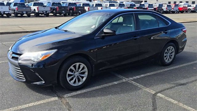 Used 2017 Toyota Camry LE image 5