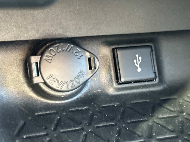 Used 2021 Toyota RAV4 XLE w/ Convenience Package FWD image 38
