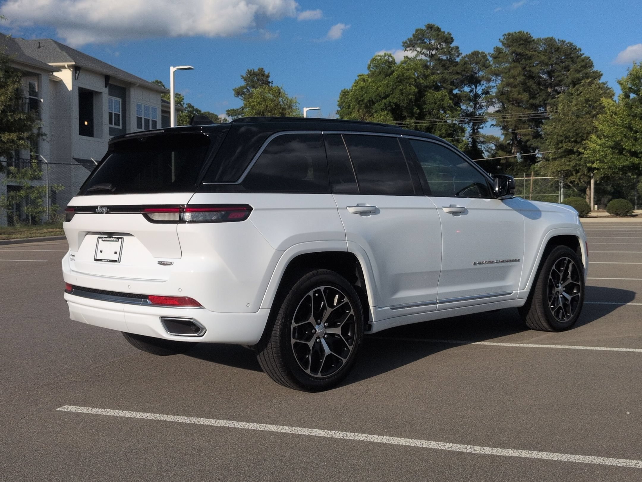 Used 2024 Jeep Grand Cherokee Summit AWD/4WD image 4