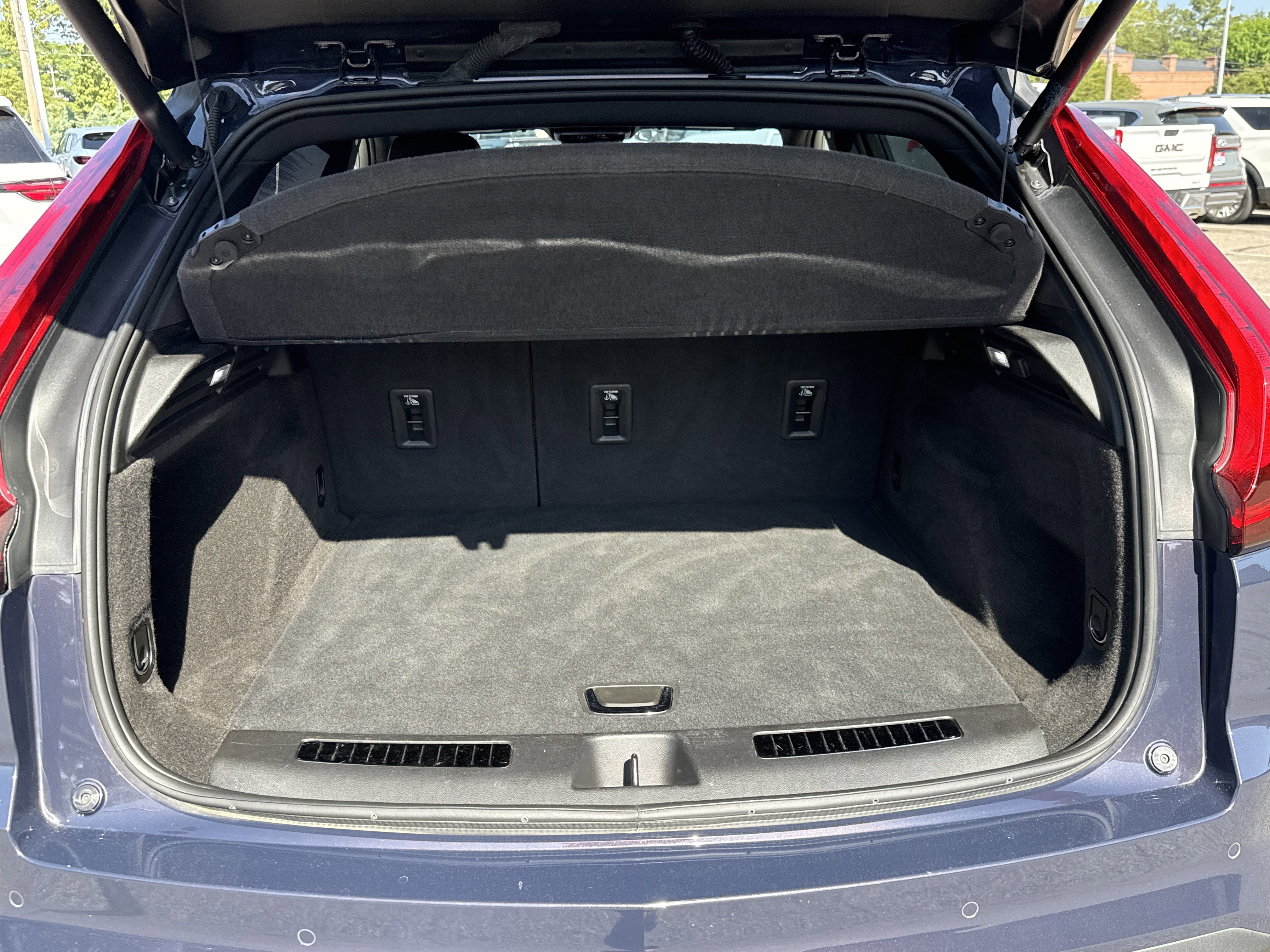 Used 2024 Cadillac XT4 Premium Luxury image 13