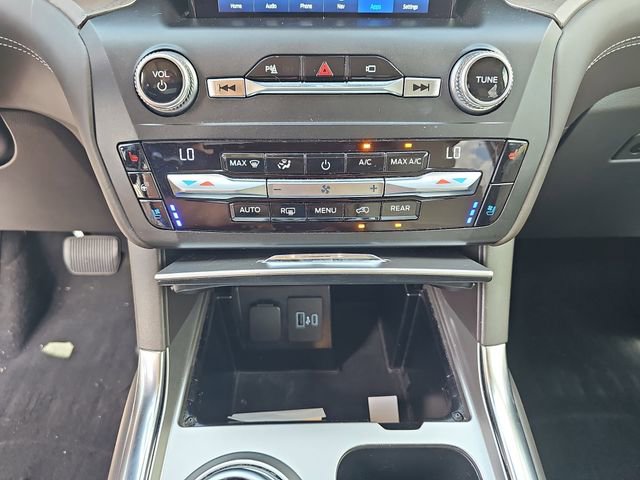 Certified 2020 Ford Explorer Platinum w/ Premium Technology Package AWD/4WD image 21