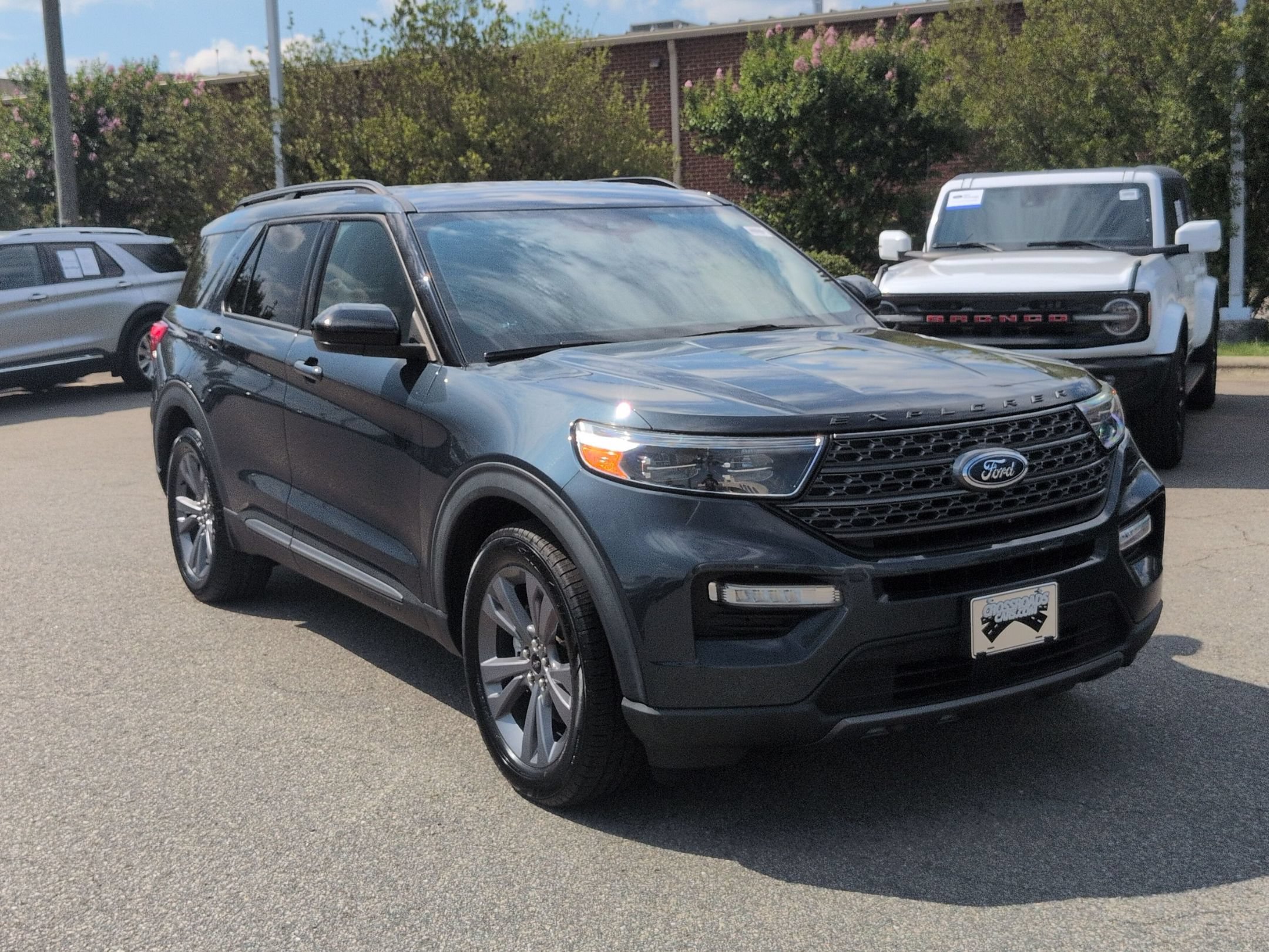 Certified 2022 Ford Explorer XLT w/ Equipment Group 202A RWD image 2