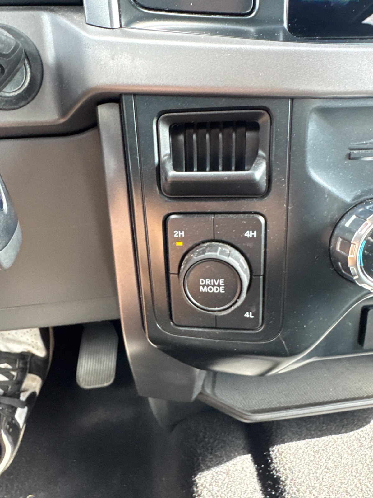 Certified 2025 Ford F150 XLT w/ Equipment Group 301A Standard AWD/4WD image 28