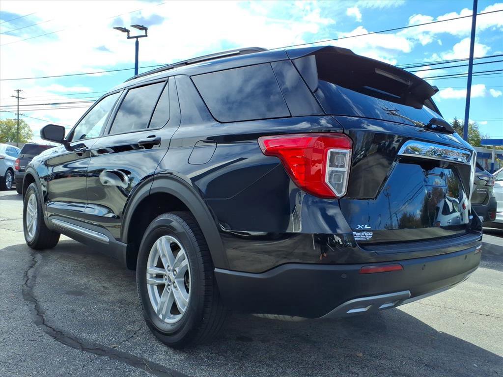 Certified 2022 Ford Explorer XLT w/ Equipment Group 202A image 3