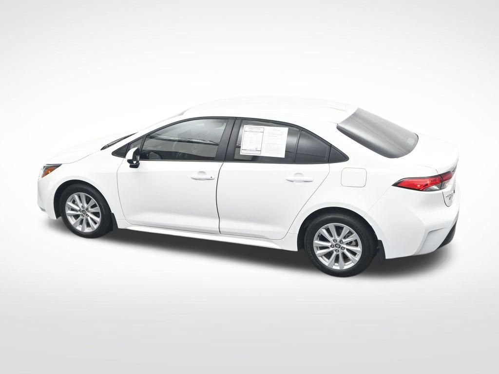 Used 2025 Toyota Corolla LE w/ LE Premium Package FWD image 30