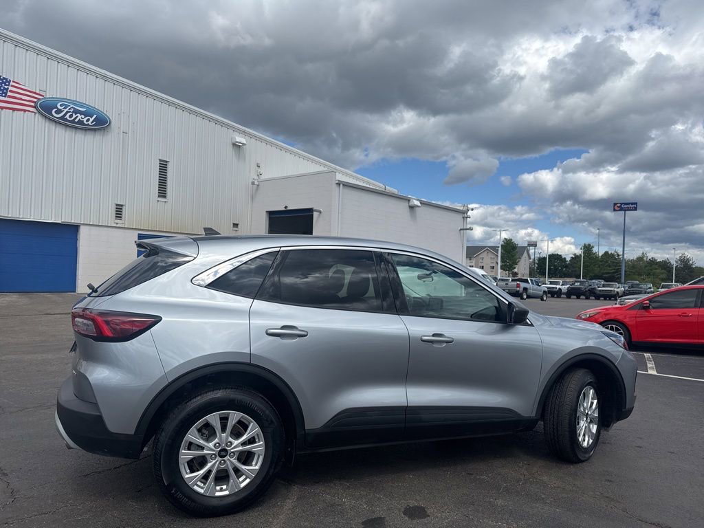 Certified 2023 Ford Escape Active AWD/4WD image 12