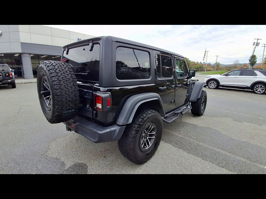 Used 2024 Jeep Wrangler Unlimited Sport AWD/4WD image 8