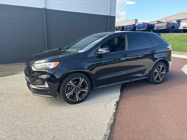 Certified 2019 Ford Edge ST w/ Cold Weather Package AWD/4WD image 6