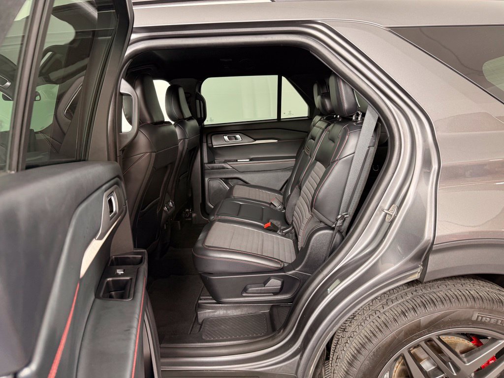 Certified 2025 Ford Explorer ST-Line w/ ST-Line Street Pack AWD/4WD image 17