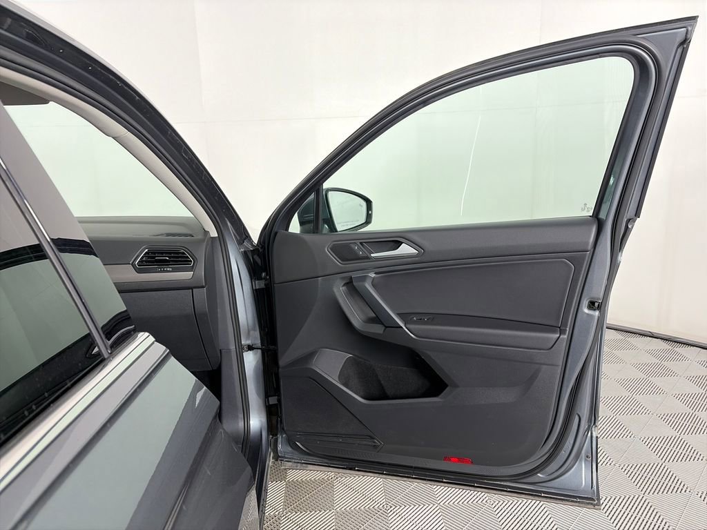 Used 2019 Volkswagen Tiguan SEL AWD/4WD image 30