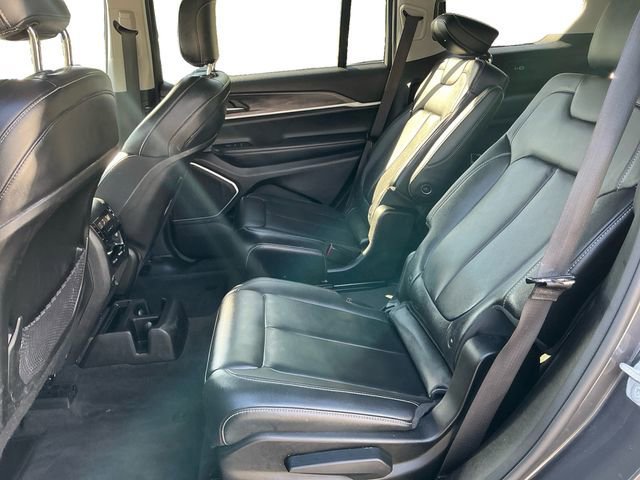 Used 2022 Jeep Grand Cherokee L Limited w/ Black Appearance Package AWD/4WD image 16