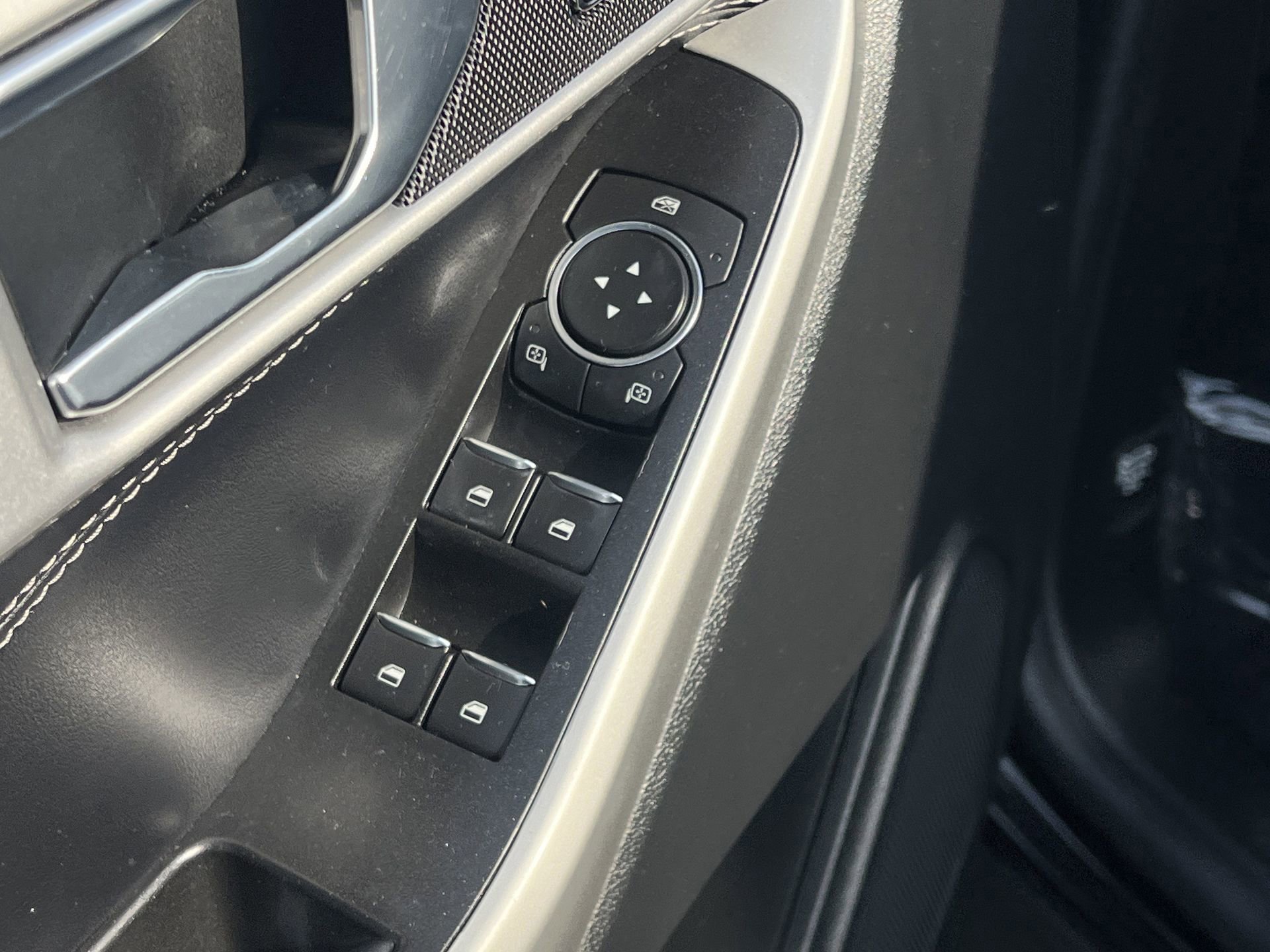 Certified 2022 Ford Explorer XLT w/ Equipment Group 202A image 22