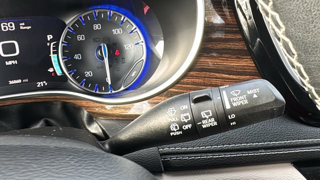 Used 2022 Chrysler Pacifica Limited image 26