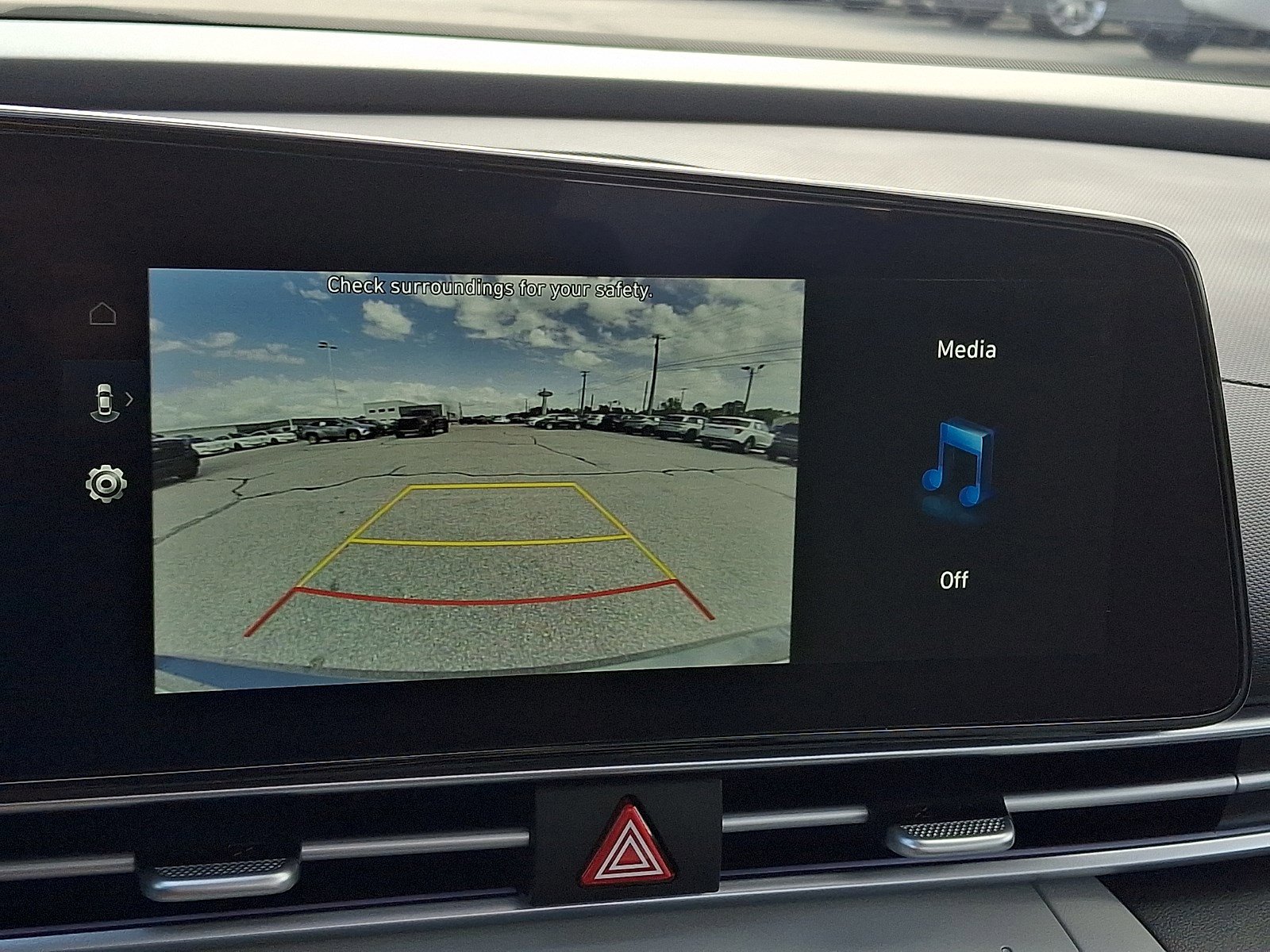 Used 2025 Hyundai Elantra Limited FWD image 17