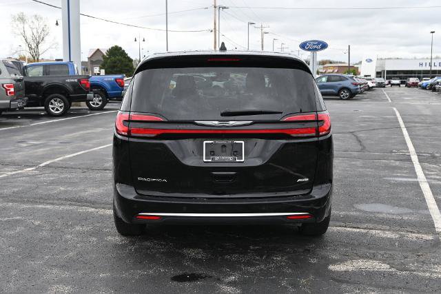 Used 2024 Chrysler Pacifica Touring-L AWD/4WD image 10
