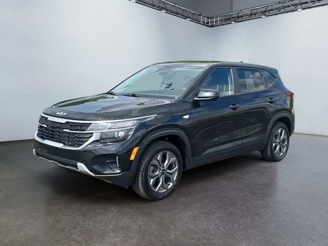 Used 2024 Kia Seltos LX AWD/4WD image 1