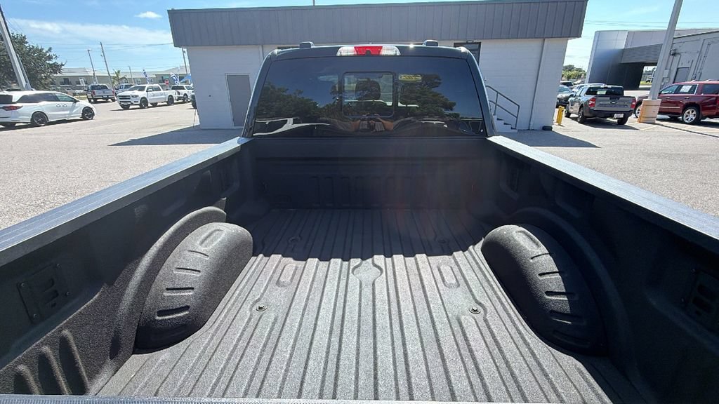 Certified 2025 Ford F250 Platinum w/ FX4 Off-Road Package AWD/4WD image 12