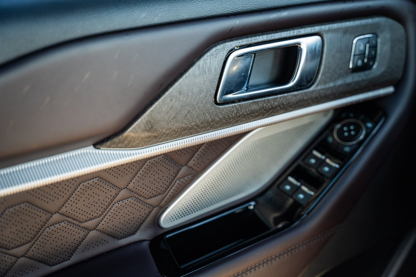 Certified 2025 Ford Explorer Platinum w/ Ultimate Package image 30