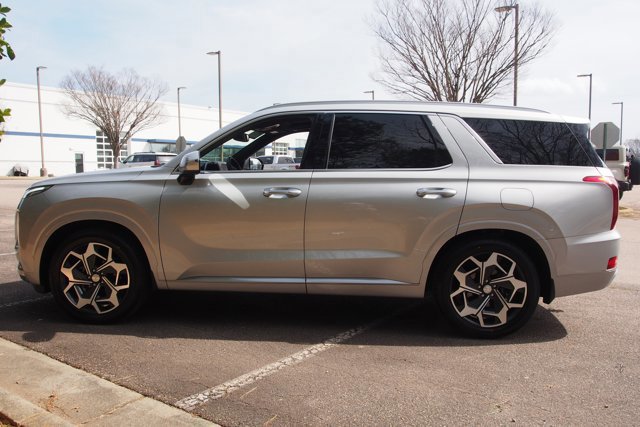 Used 2022 Hyundai Palisade Calligraphy w/ Winter Package image 2