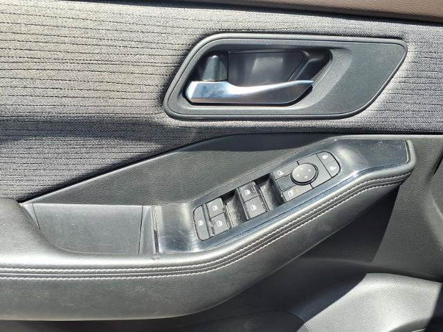 Used 2023 Nissan Rogue SV AWD/4WD image 13
